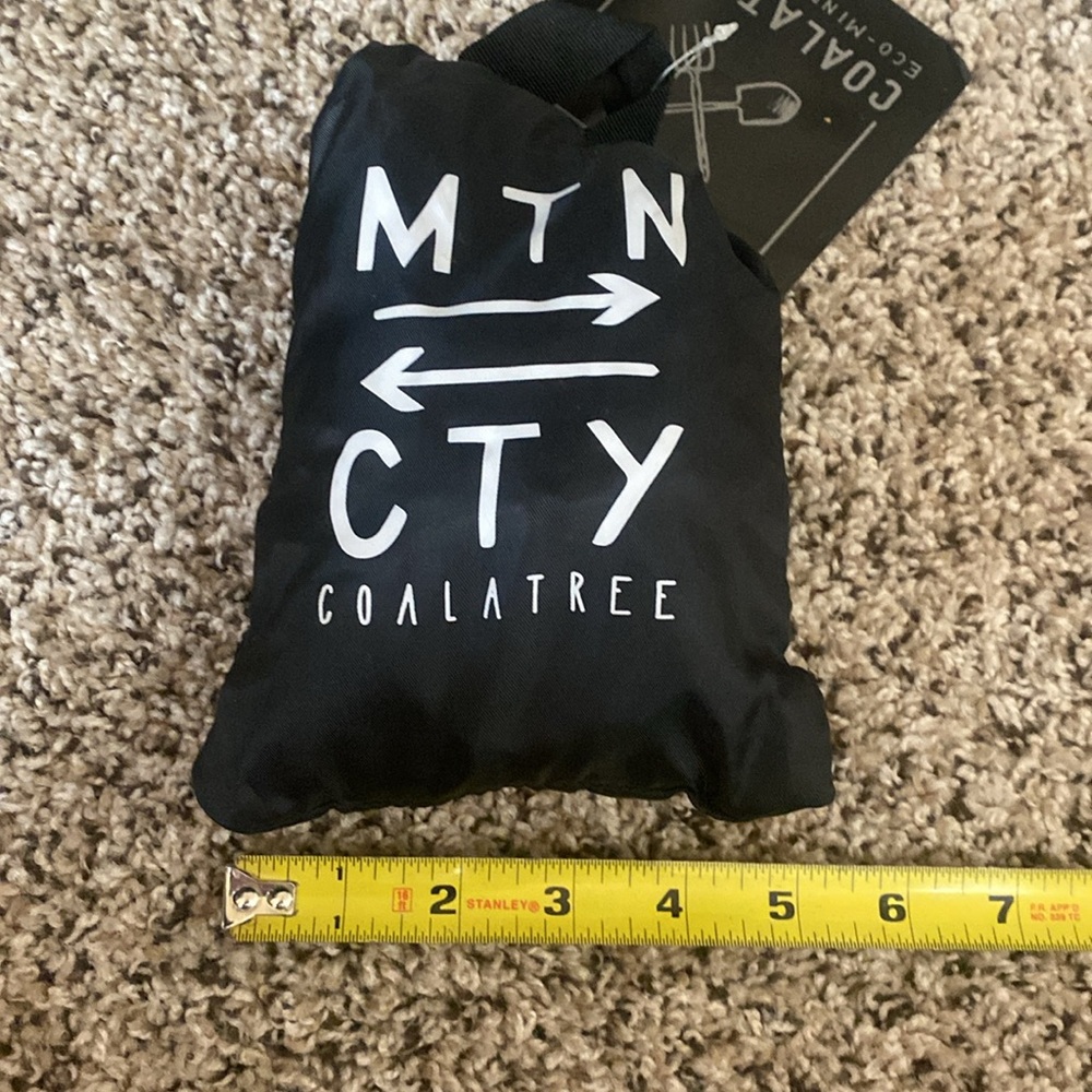 🐛NWT Black compact-able duffel bag! - Picture 11 of 11